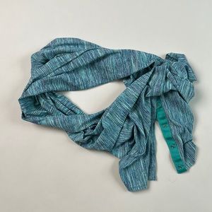 Lululemon infinity scarf with snap closure